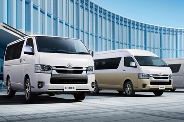 （左）：VAN・2WD・2800ディーゼル・標準ボディ・スーパーGL